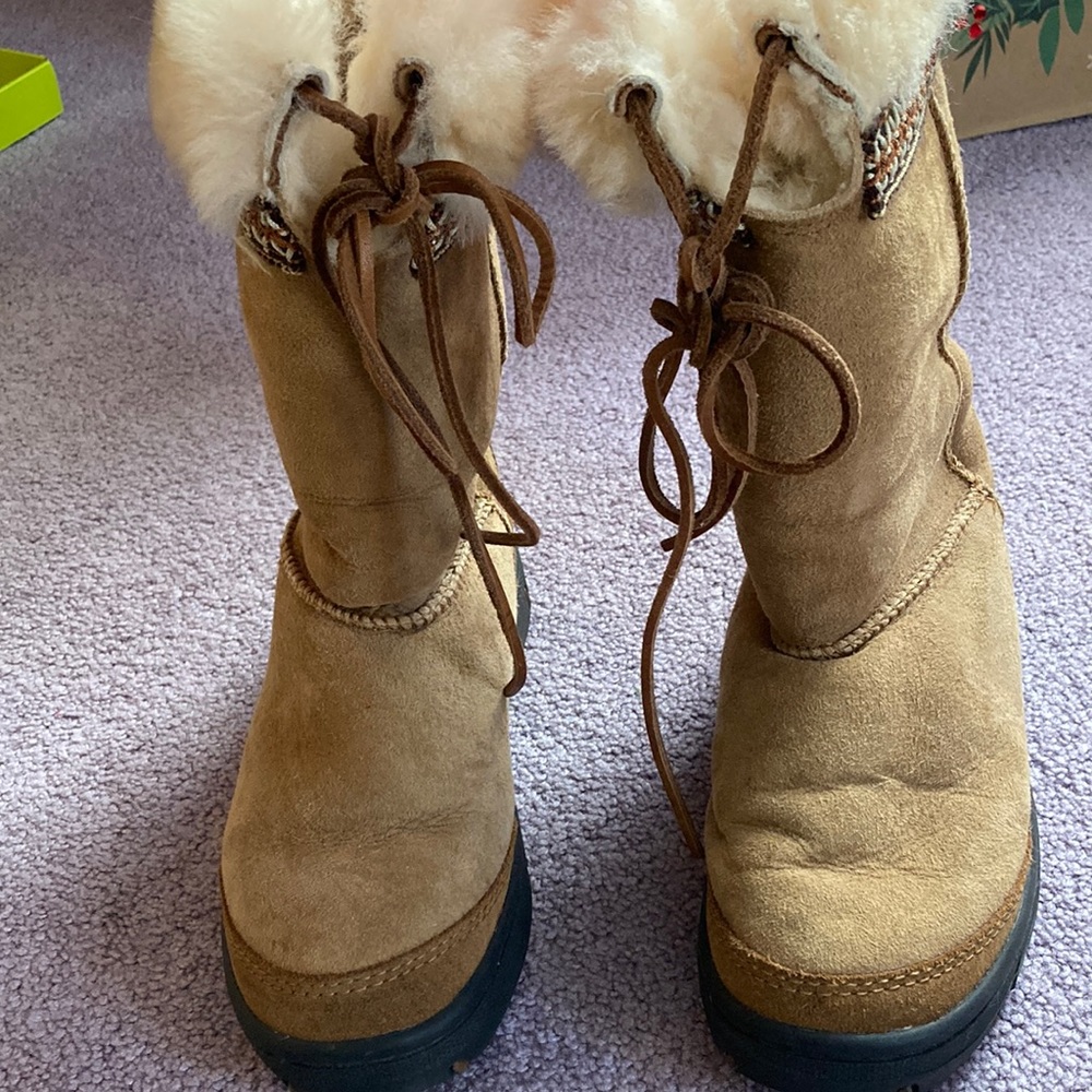 Brand new uggs, never worn. Medium height, light brown/tan